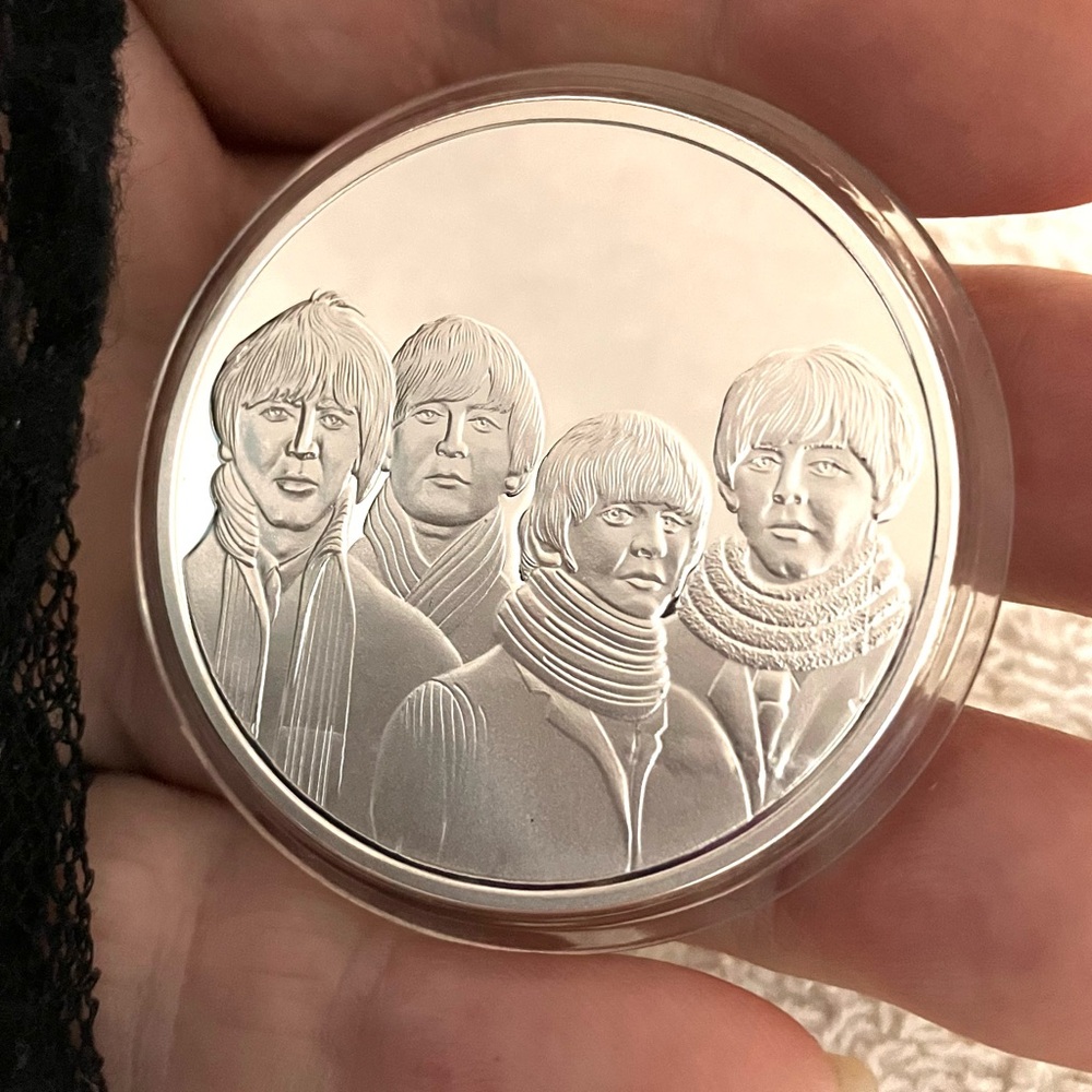 The Beatles Silver Abbey Road Commemorative Coin - Picture 2 of 9